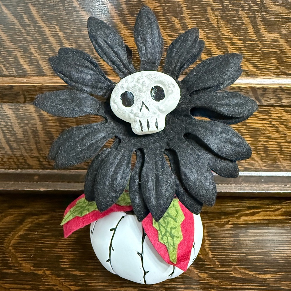 Target Hyde & Eek! Ghoulish Garden Dreadful Daisy Halloween Plant - Picture 9 of 9